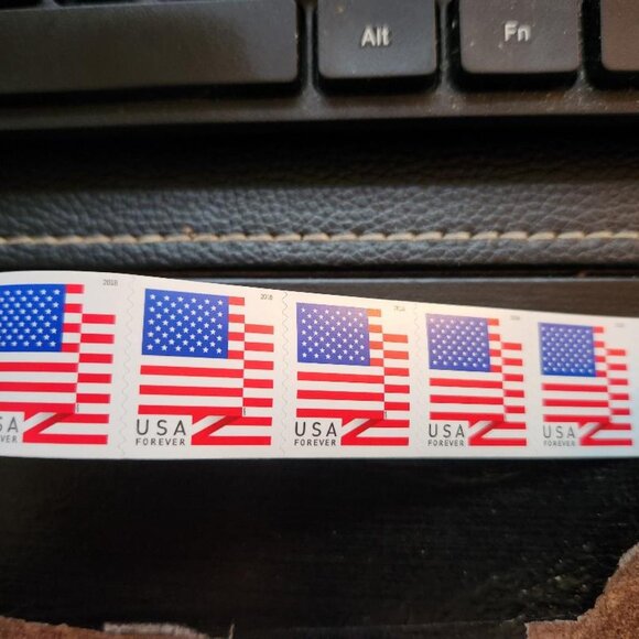 Roll of 100 forever stamps. - Picture 2 of 3